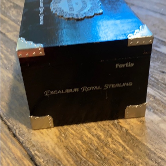 Excalibur Royal Cigar Box - Picture 5 of 10
